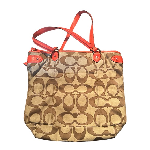 Coach - Picture 2 of 6